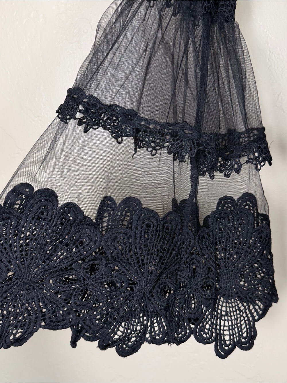 Vici Women’s Black Lace Bell Sleeve Romper Size Medium - Picture 7 of 8